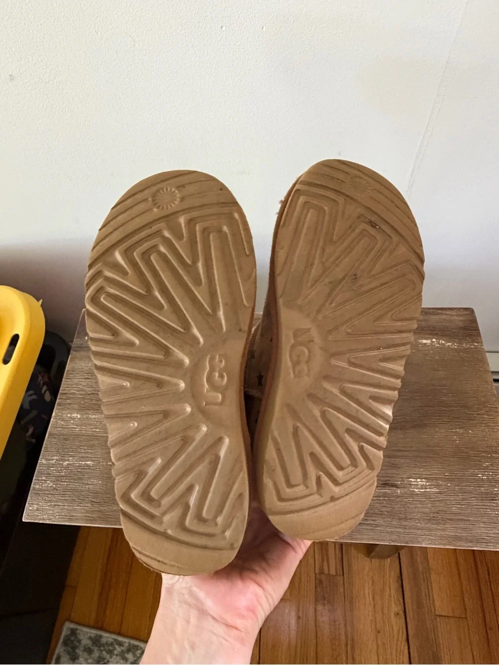 UGG Kids Tan Star-Print Shearling Boots size 1.